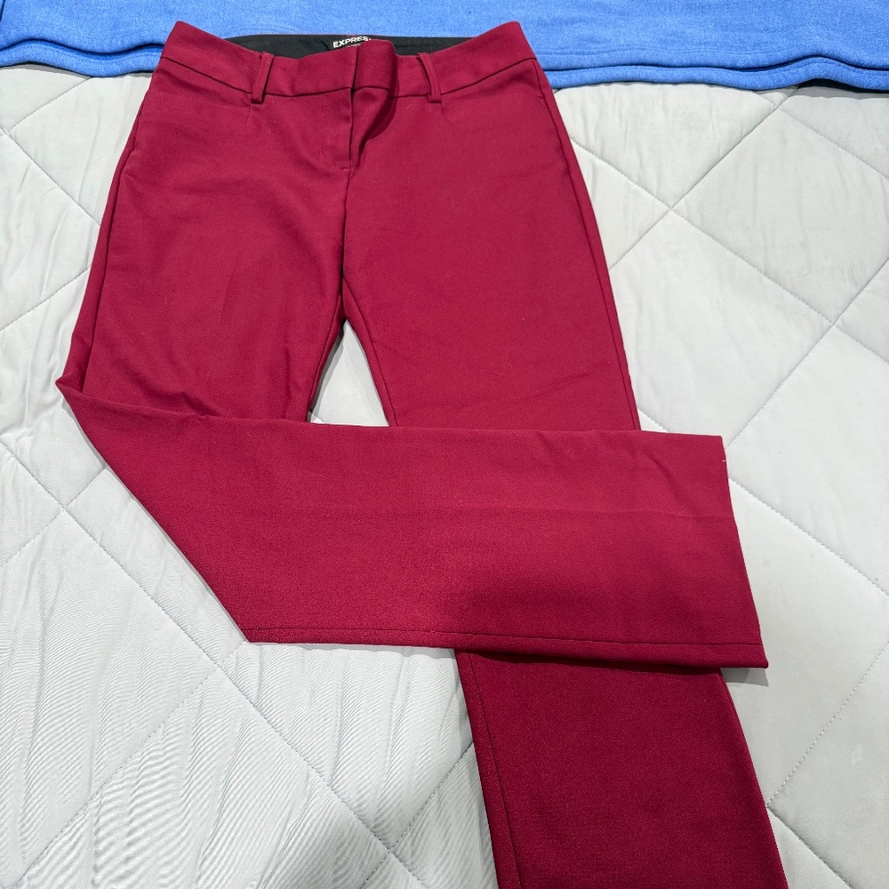 Express burgundy slim fit trousers #Express #BurgundyPants